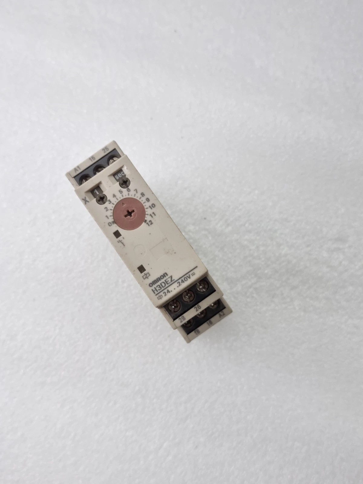 H3DEZ0.1s-120h 24-240VAC/DC TIMER H3DEZ-A2 (ONE USED)